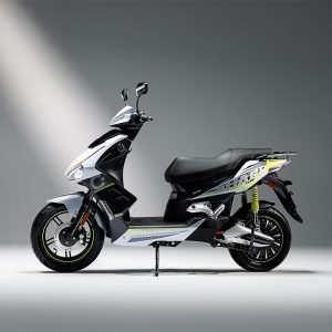 Cecotec Shark (Gris/Lima) Con una potencia máxima de 3600W, y con opción de una o dos baterías (66-132 Km de autonomía). Disponible en dos colores, combina diseño y agilidad.L1eB (Equivalente a 49cc)