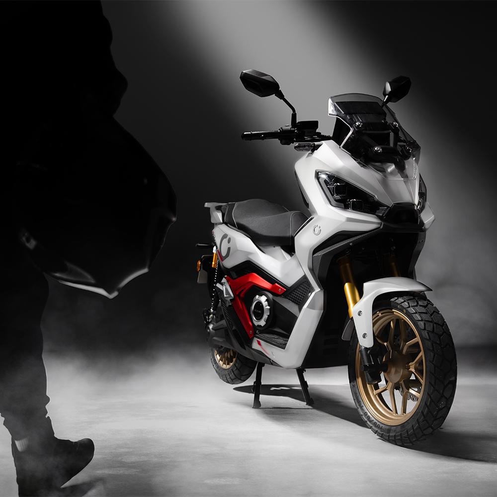 Cecotec Vulcano (Blanco niebla/Rojo) Con una potencia máxima de 17000W y hasta 151Km de autonomía.Disponible en dos colores, combina: Estilo, potencia y tecnología.L3eB (Equivalente a 125cc) - Imagen 2